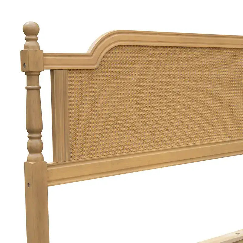 Lit plateforme de style traditionnel avec tête de lit en rotin