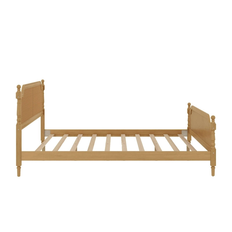 Lit plateforme de style traditionnel avec tête de lit en rotin