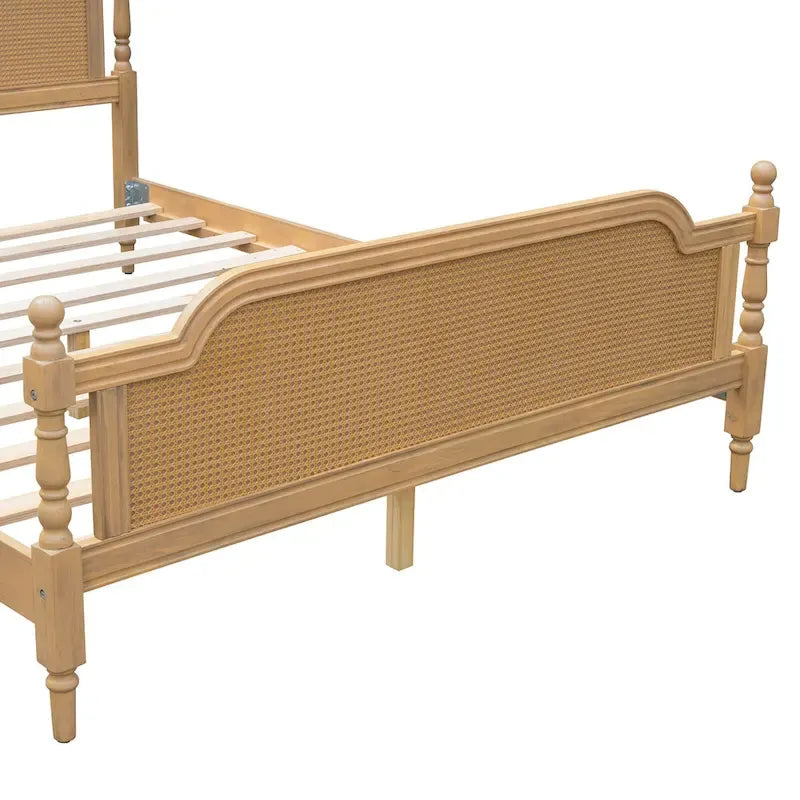 Lit plateforme de style traditionnel avec tête de lit en rotin