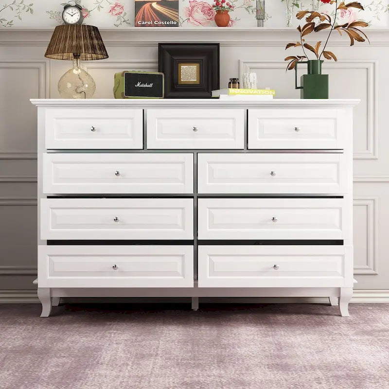 Commode à 9 tiroirs : Commode spacieuse au design épuré, laquée
