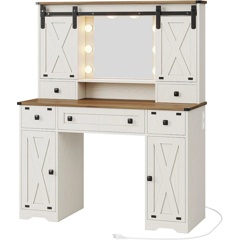 Bureau avec de grands miroirs et des ampoules lumineuses