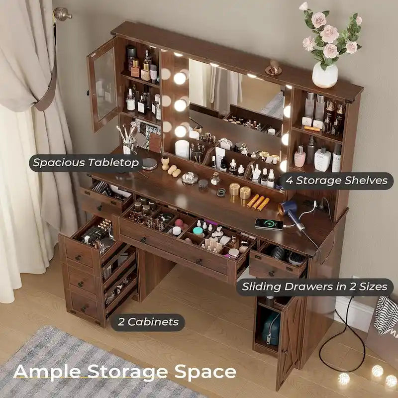 Bureau avec de grands miroirs et des ampoules lumineuses
