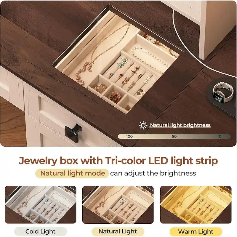 Bureau avec de grands miroirs et des ampoules lumineuses