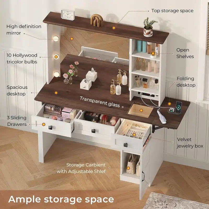 Bureau avec de grands miroirs et des ampoules lumineuses